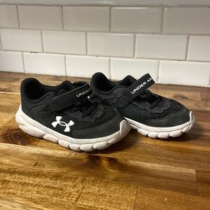 Toddler under armor sneakers